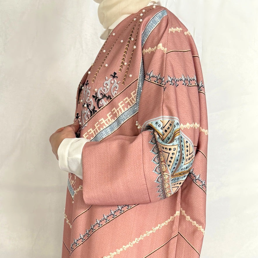 closeup look to this masterpiece abaya