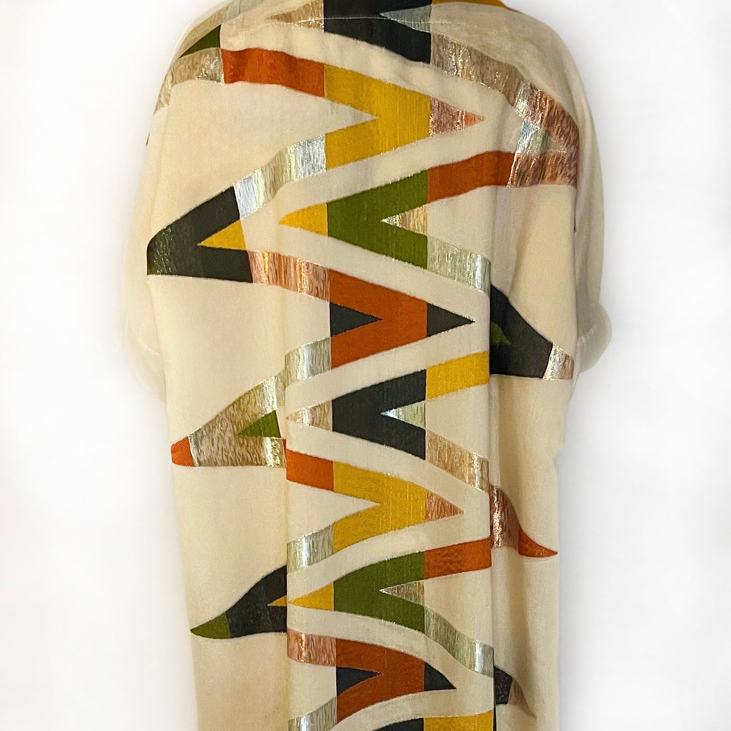 Colorful back design of the yellow kimono