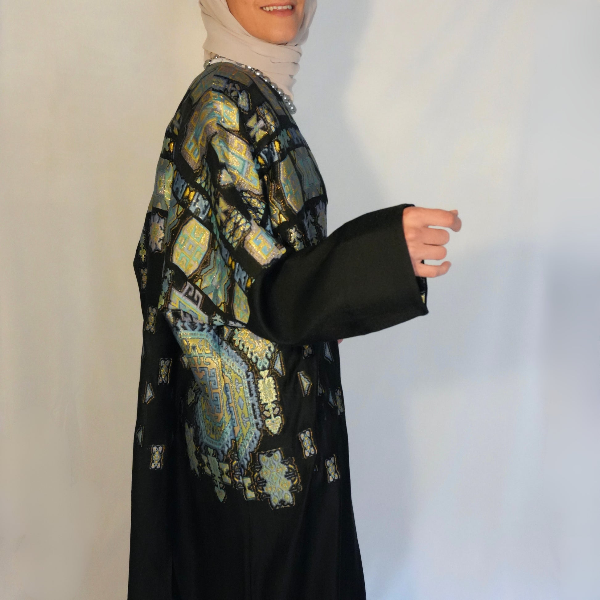 Elegant details of this flowy abaya