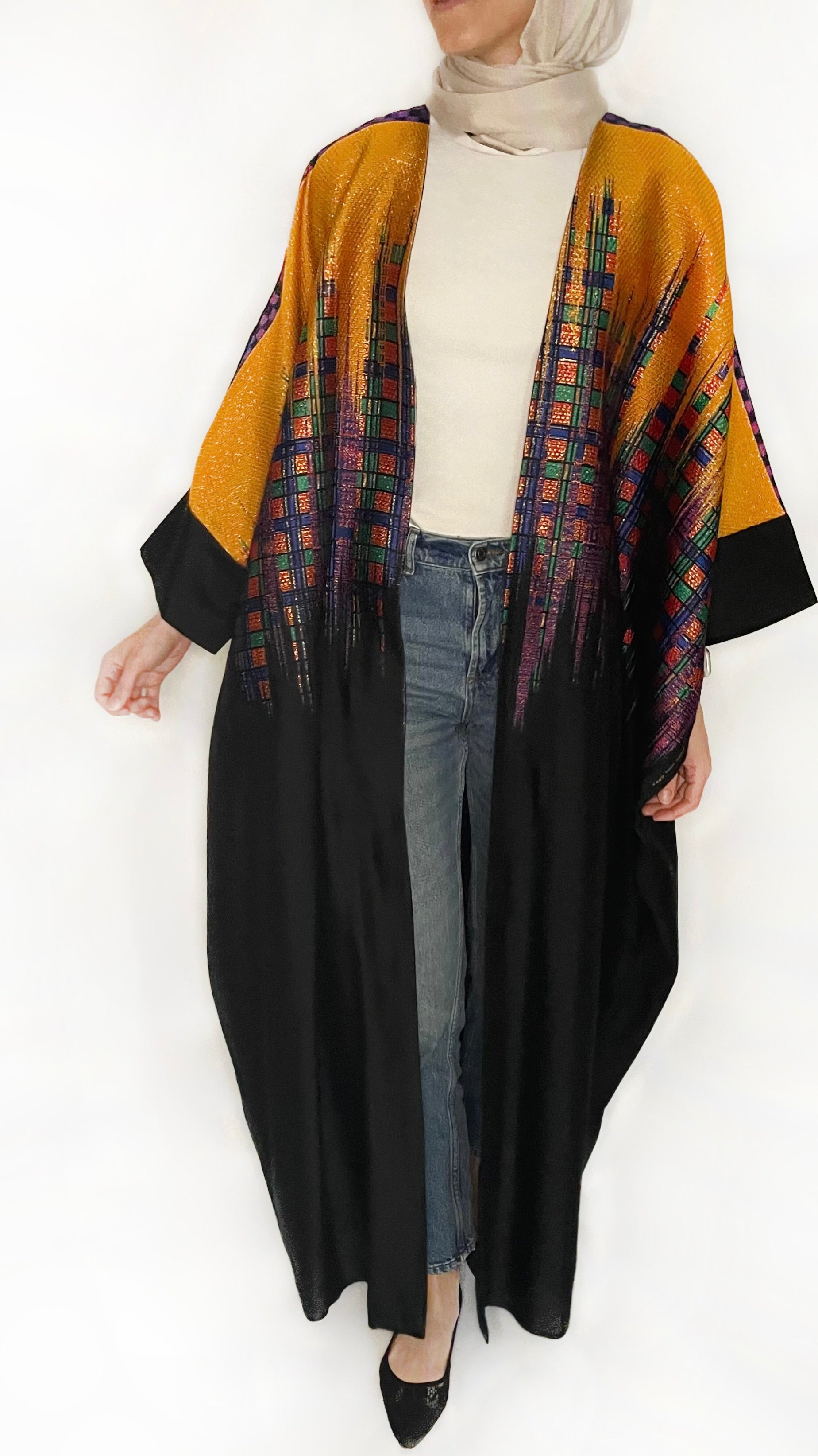 Black oversized bisht with colorful pattern