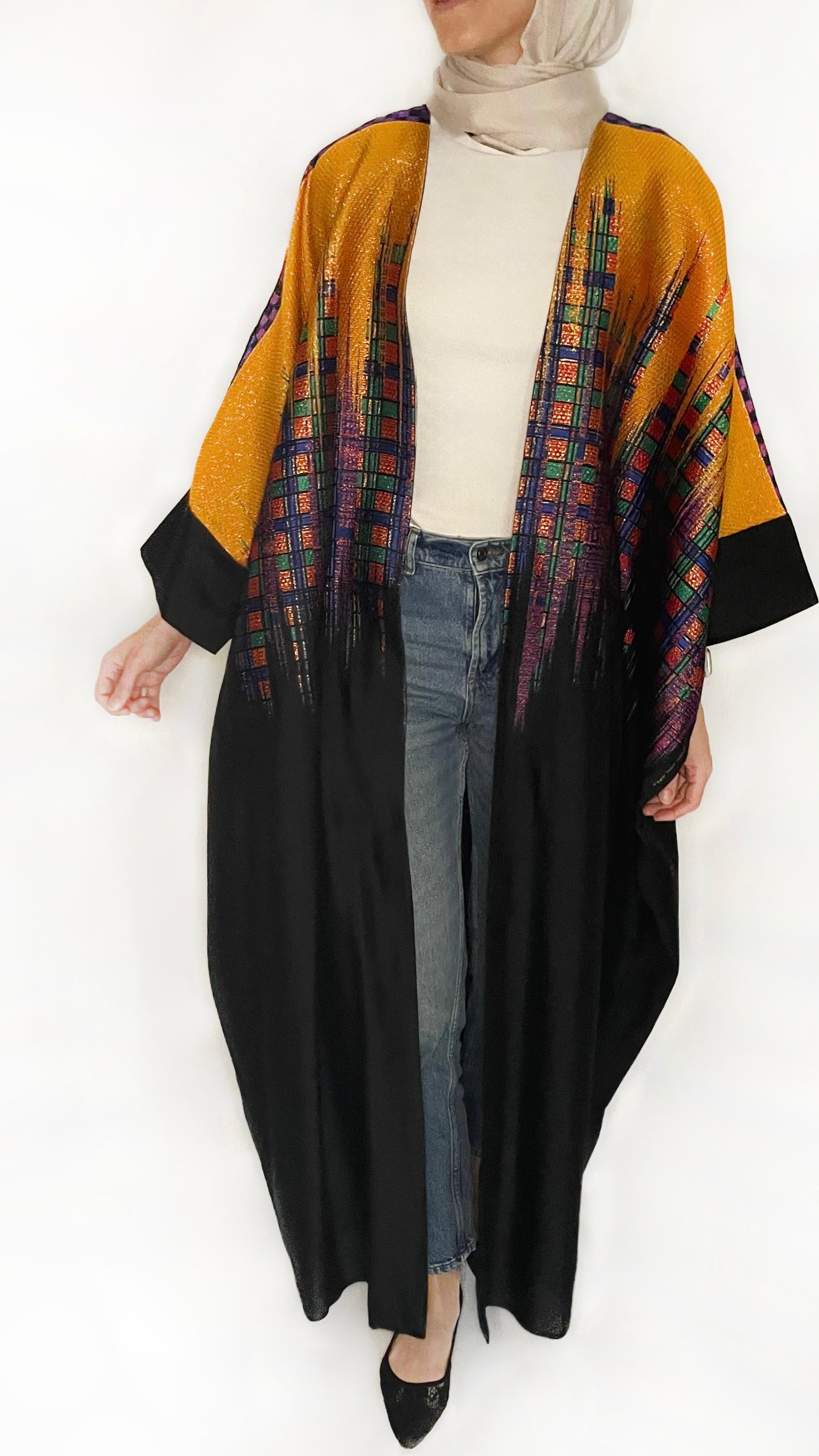 Chic oversized bisht with colorful pattern on the shoulder